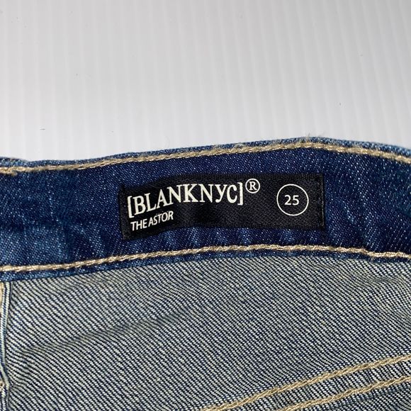 BlankNYC 25 The Astor Distressed Shorts - Picture 7 of 8